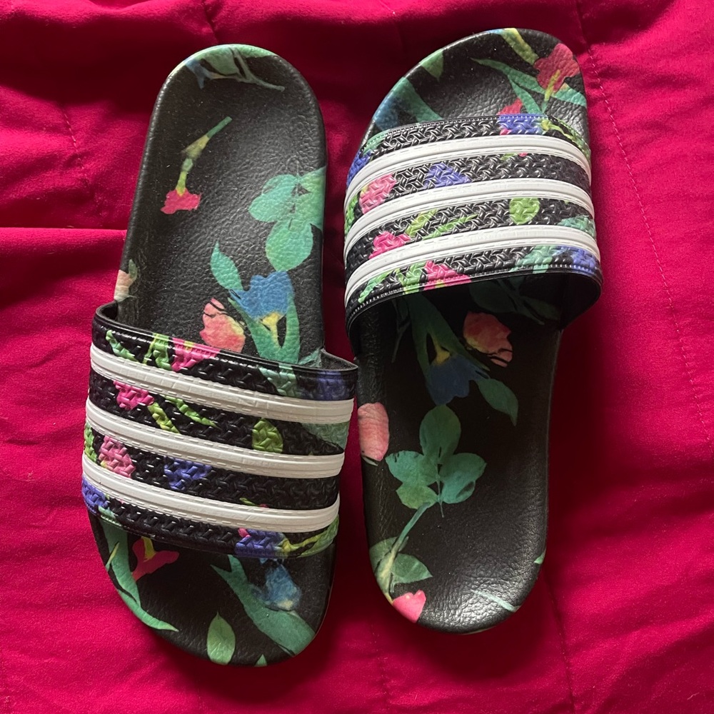 Adilette Floral Slide 
adidas Originals
